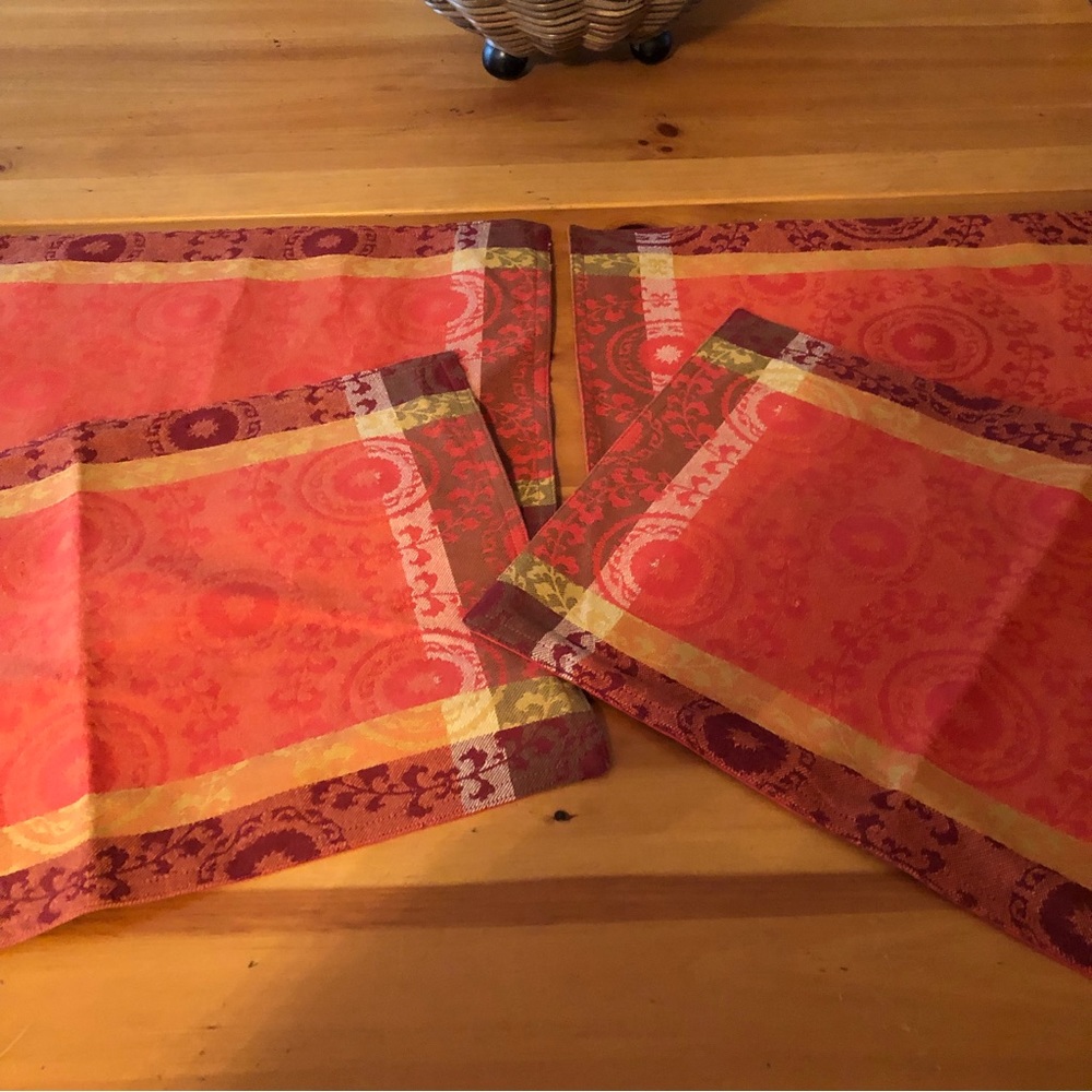 Pier1 Imports ~ Placemats 4 Set. Brand New with Tags. Rich colors. See pics.